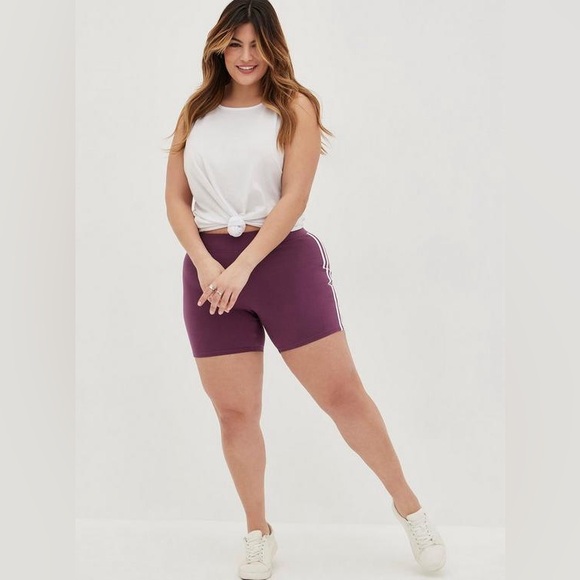 Torrid 5 Inch Signature Waist Side Stripe Bike Short in Purple Size 2 (2XL) EUC - Picture 2 of 9